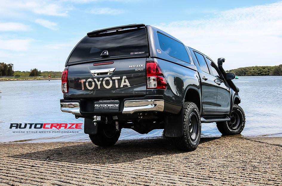 TOYOTA HILUX 4WD GRENADE OR XD MATTE GREY MATTE BLACK LIP